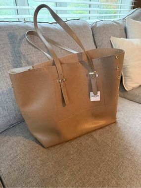 Tan Tote — Everyday Leather Shoulder Bag